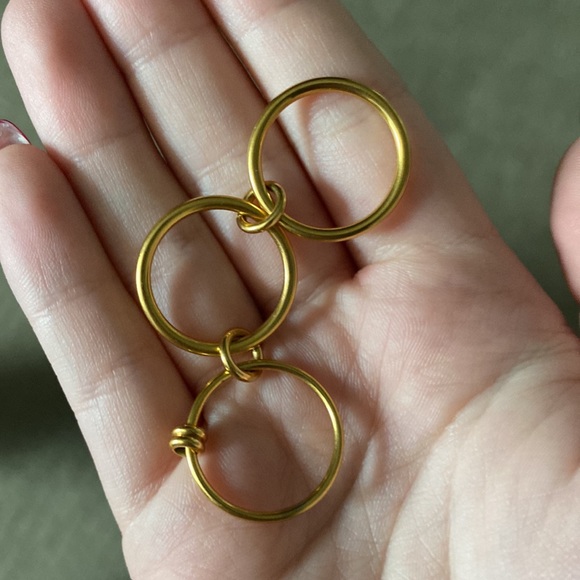 gold link ring - Picture 3 of 3